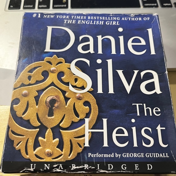 Daniel Silva "The Heist" Unabridged Audiobook- 12 hours 10 discs used like new - Picture 7 of 9